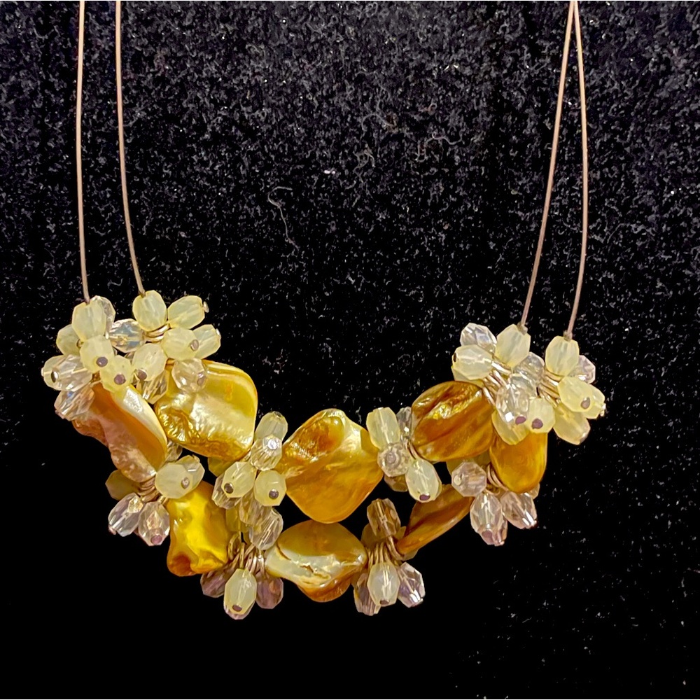 NWT Croft & barrow yellow shell nickel free choker Gabe matching earrings